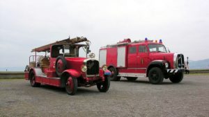 Zwei knallrote Feuerwehr-Oldtimer Saurer Schnauzer anlässlich der Arbon Classics, 2. Mai 2010 | Bild: Denise Giesser