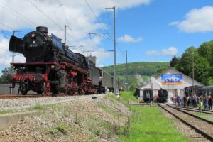 41 018 neben dem Festgelände "Dampfloktreffen Sissach" am 12. Mai 2013 | Bild: H.U. Kneuss